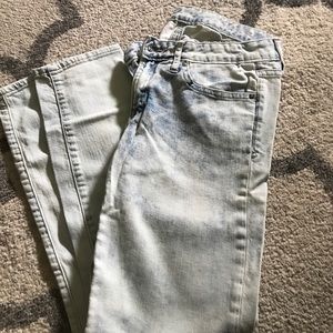 Gap white wash Capri jeans